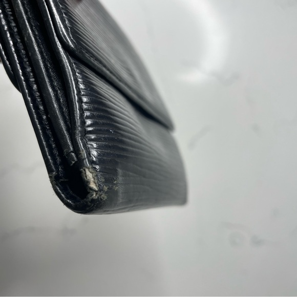 Mens Louis Vuitton wallet - Picture 6 of 6